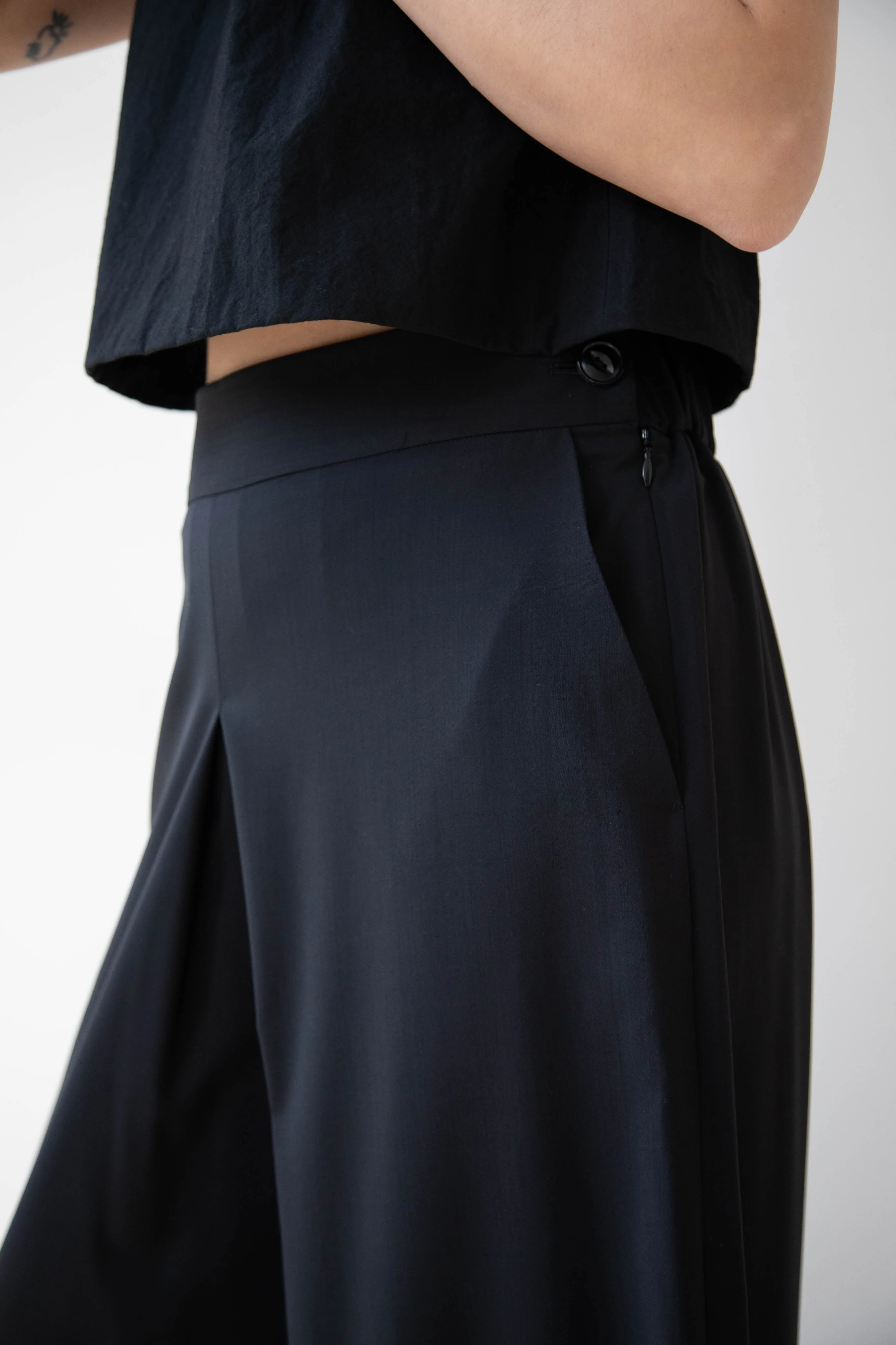 Arts & Science | Back Gum Tuck Culottes in Black