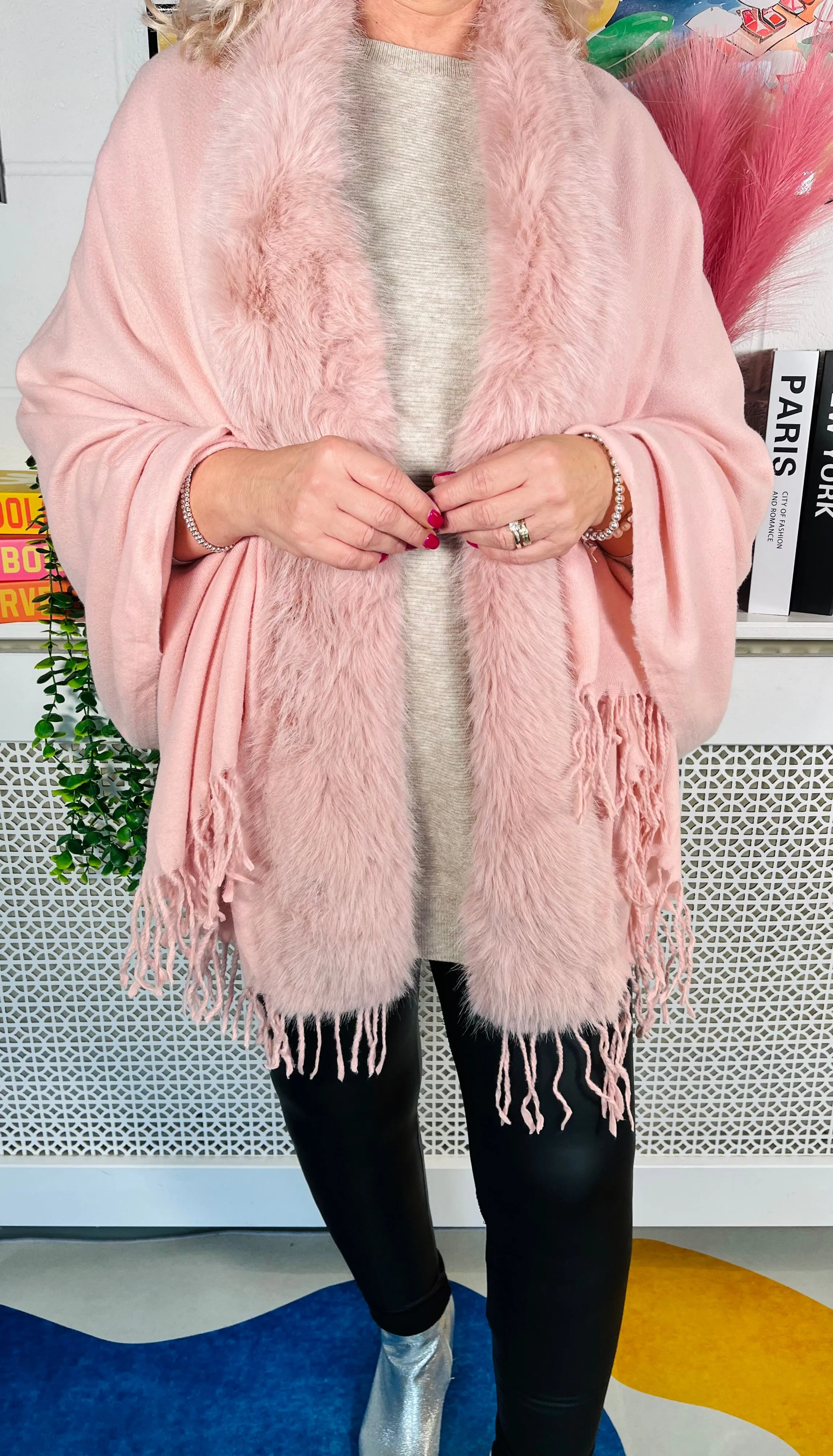 Minnie Faux Fur Shawl - Baby Pink