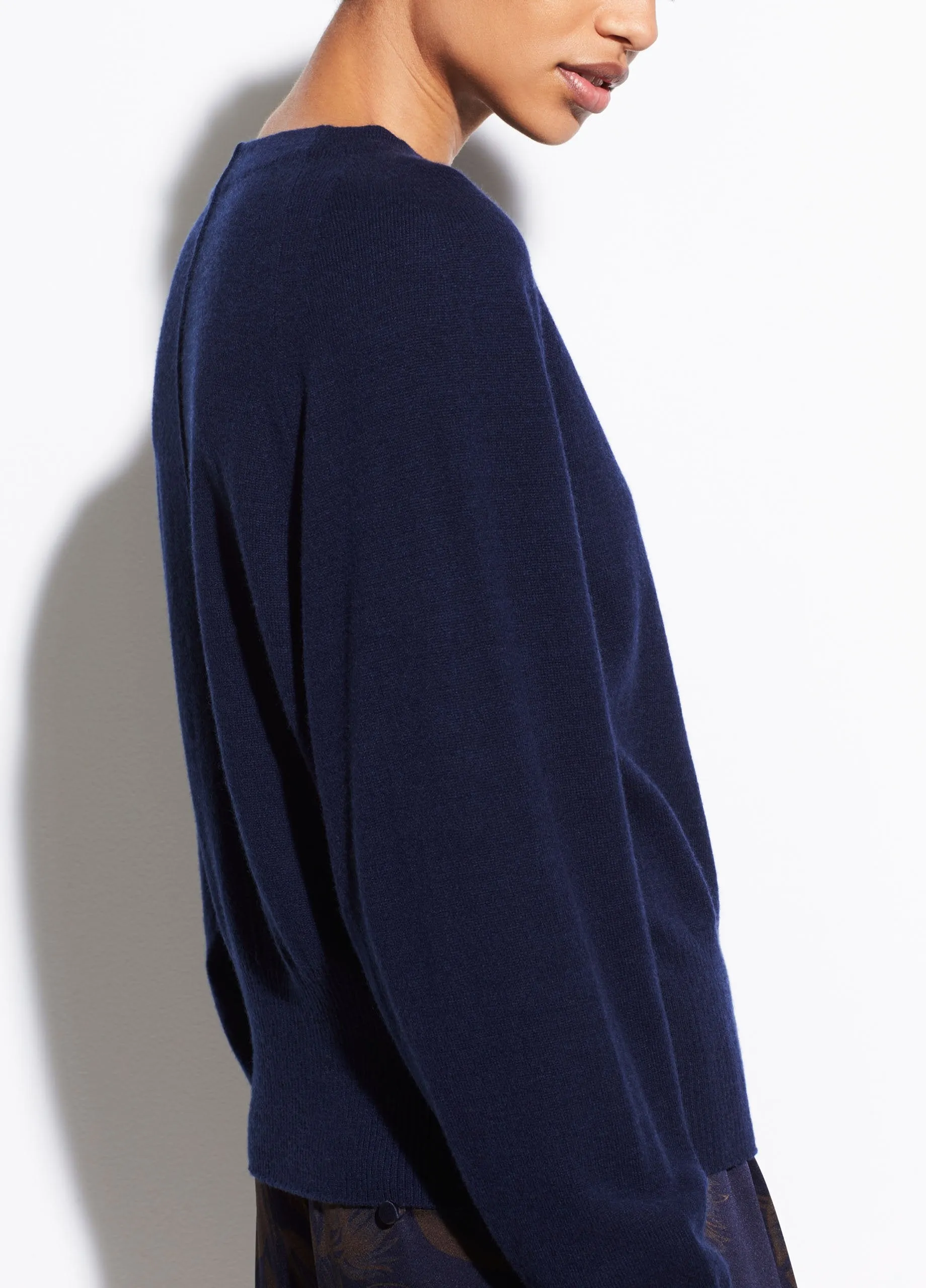 Raglan Cashmere Crew in Marine