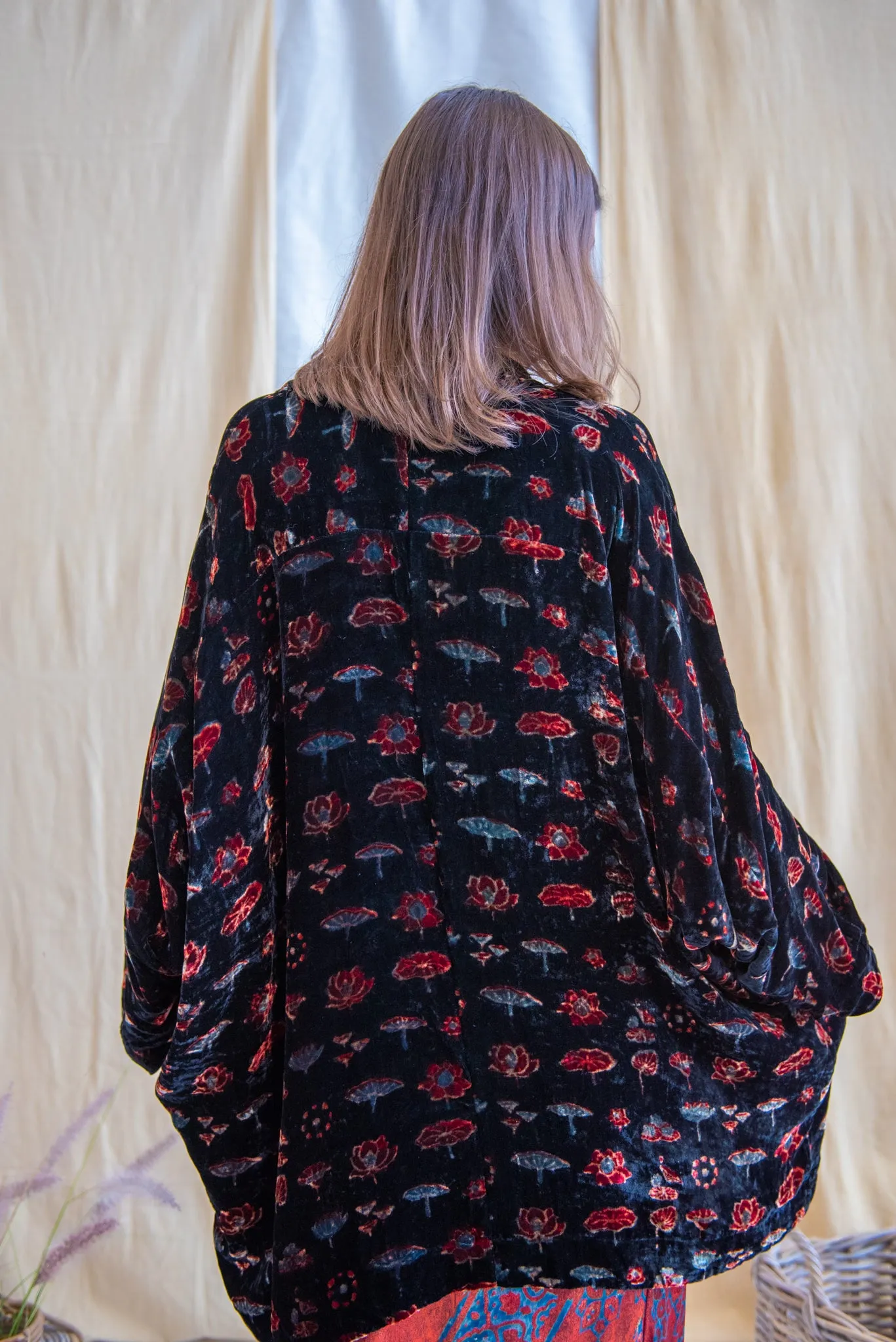 Silk Velvet Kimono Jacket - Black Red Lotus